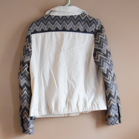 Forever 21 Women's Ivory Gray Chevron Moto Jacket Size Large - Picture 2 of 8